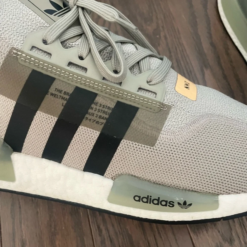 ADIDAS NMD_R1 V2 SHOES SIZE 12